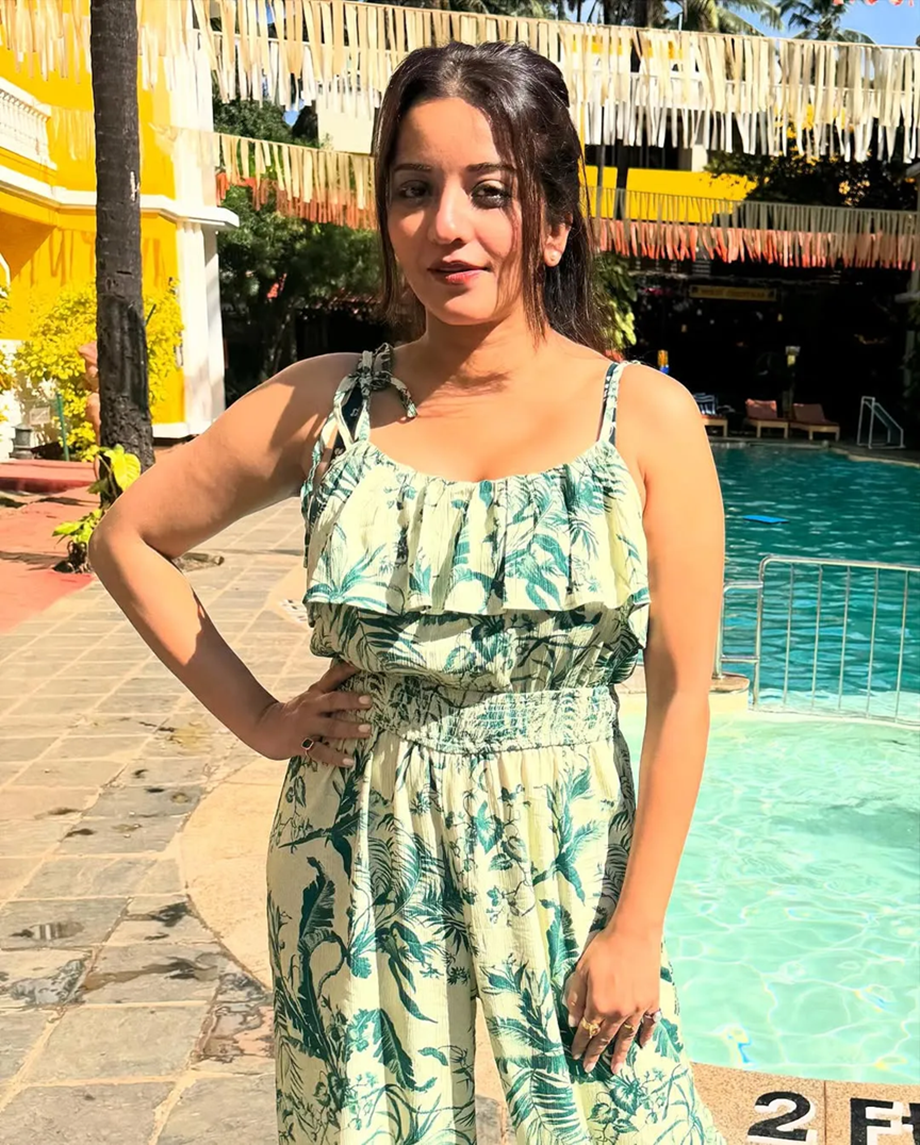 1747748076 274 Photo Gallery Monalisa gave stunning poses in front of the