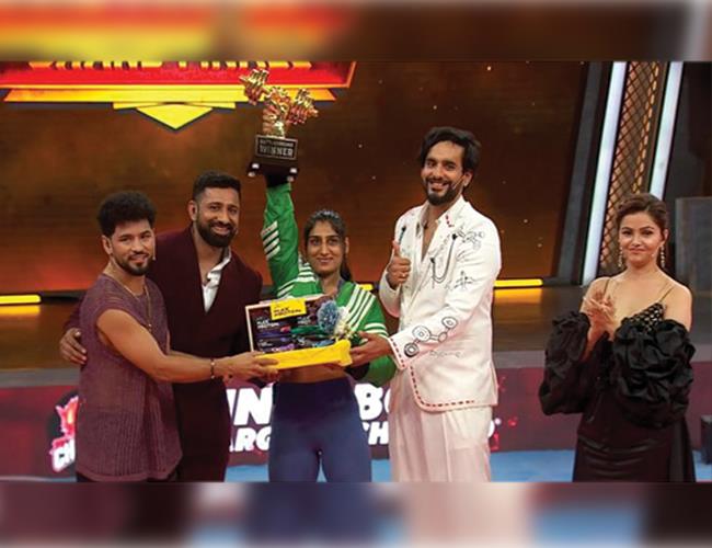 Battleground Ends With A Bang As Rounak Gulia From Abhishek Malhan'S Team And Rajat Dalal Team'S Nikhil Singh Lift The Trophy On Amazon Mx Player! 1 Battleground ends with a bang as rounak gulia from abhishek malhan's team and rajat dalal team's nikhil singh lift the trophy on amazon mx player!