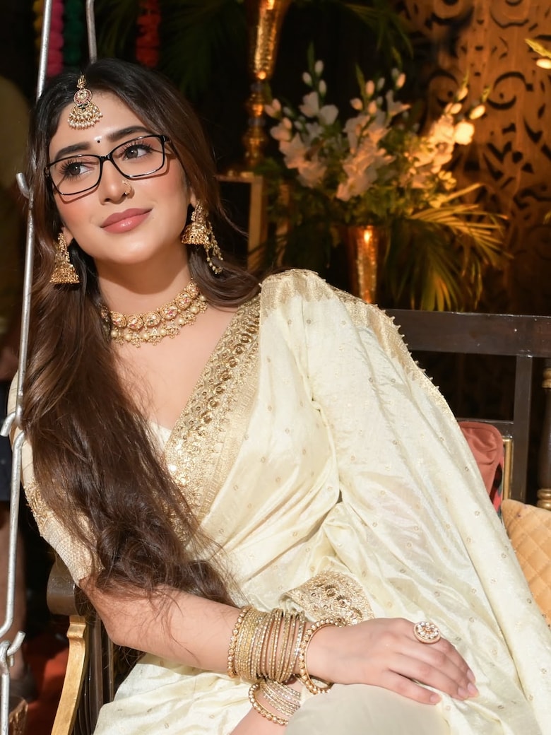 Shivangi Joshi'S Regal Elegance In Traditional Attire 2 Shivangi joshis regal elegance in traditional attire