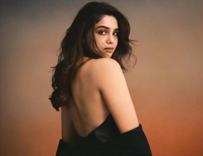 From 'Dadar Chi Mulgi' To Bollywood'S Rising Star - Sharvari Opens Up About Stardom, Struggles, And Sharing Screen Space With Alia Bhatt! 1 From 'dadar chi mulgi' to bollywood's rising star - sharvari opens up about stardom, struggles, and sharing screen space with alia bhatt!